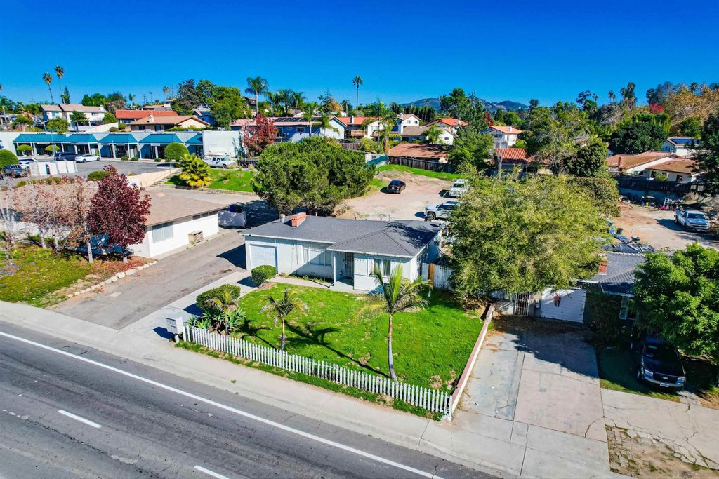 Photo of 702 Civic Center Dr, Vista, CA 92084 (MLS # 250045426)