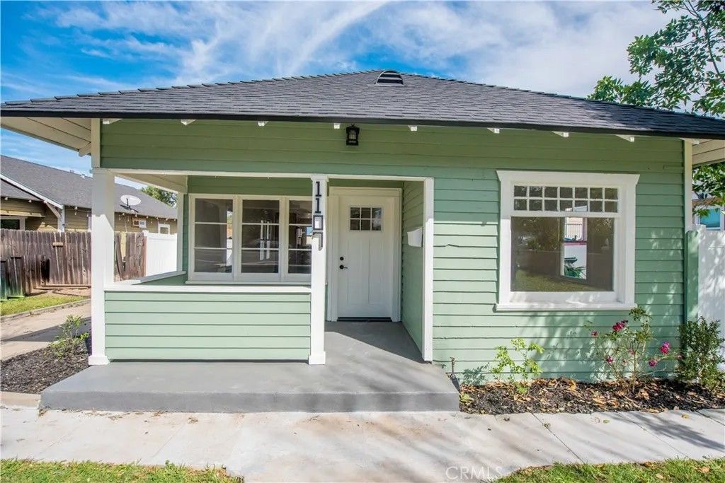 Photo of 1107 W Grand Avenue, Corona, CA 92882 (MLS # IG26055546)