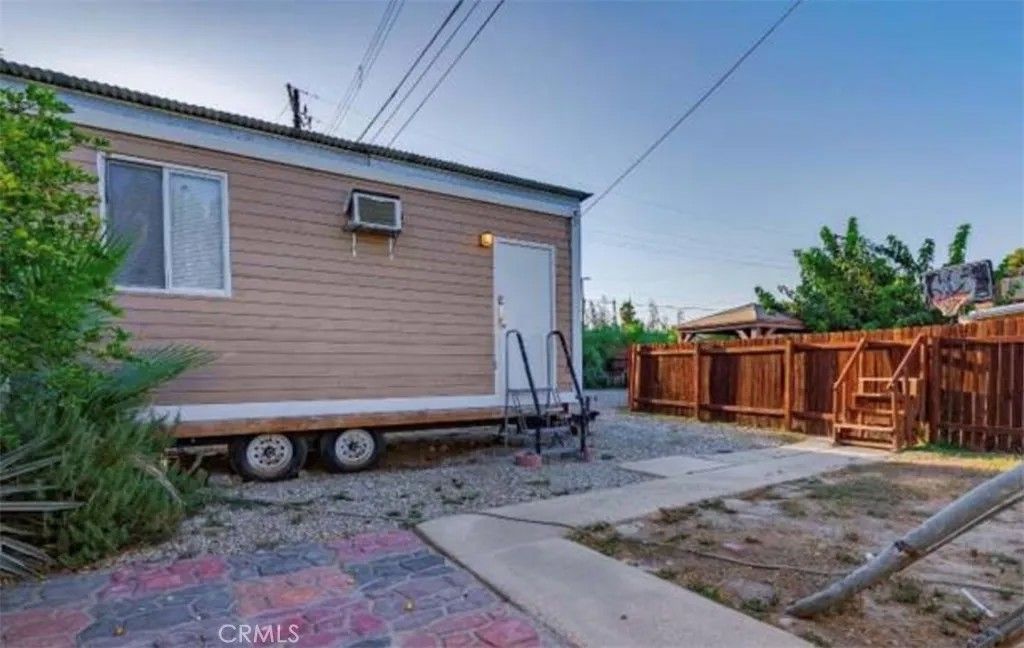 Photo of 37 Garden Dr, Bakersfield, CA 93307 (MLS # CV26034350)