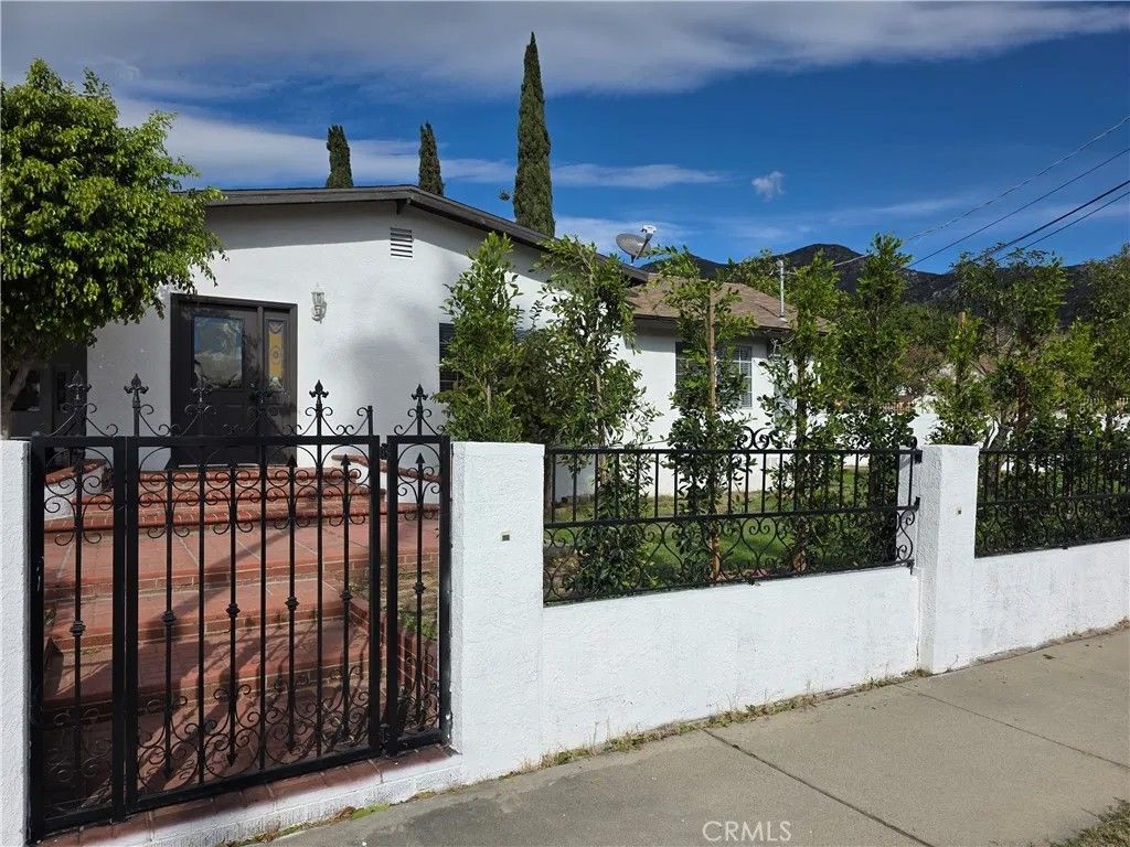 Photo of 13501 Egbert, Sylmar, CA 91342 (MLS # SR25265983)