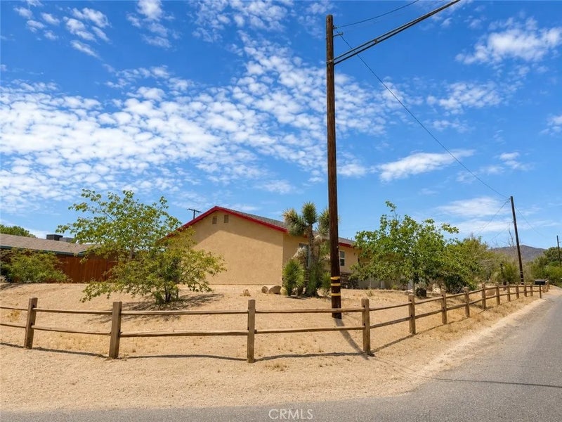 6851 Conejo