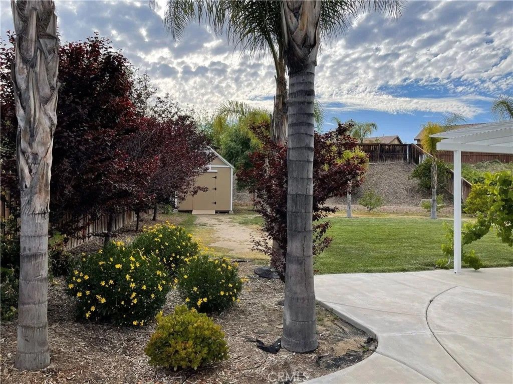 Photo of 38017 Greenleaf Pl, Murrieta, CA 92562 (MLS # SW25273603)