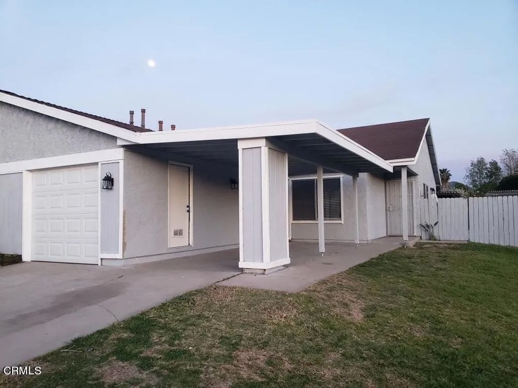 Photo of 74 Abrazo Drive, Camarillo, CA 93012 (MLS # V1-34026)