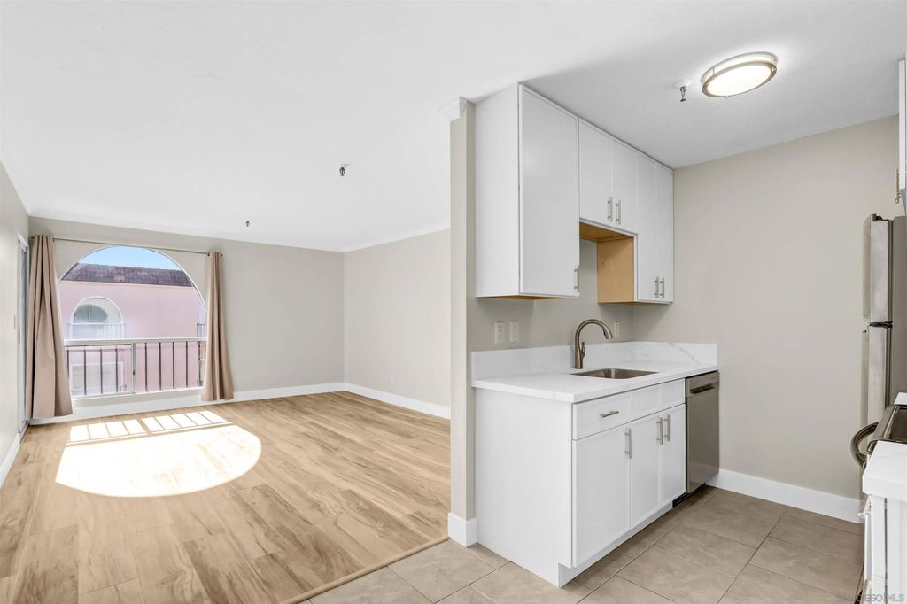 Photo of 4730 Noyes St #417, San Diego, CA 92109 (MLS # 2600144)