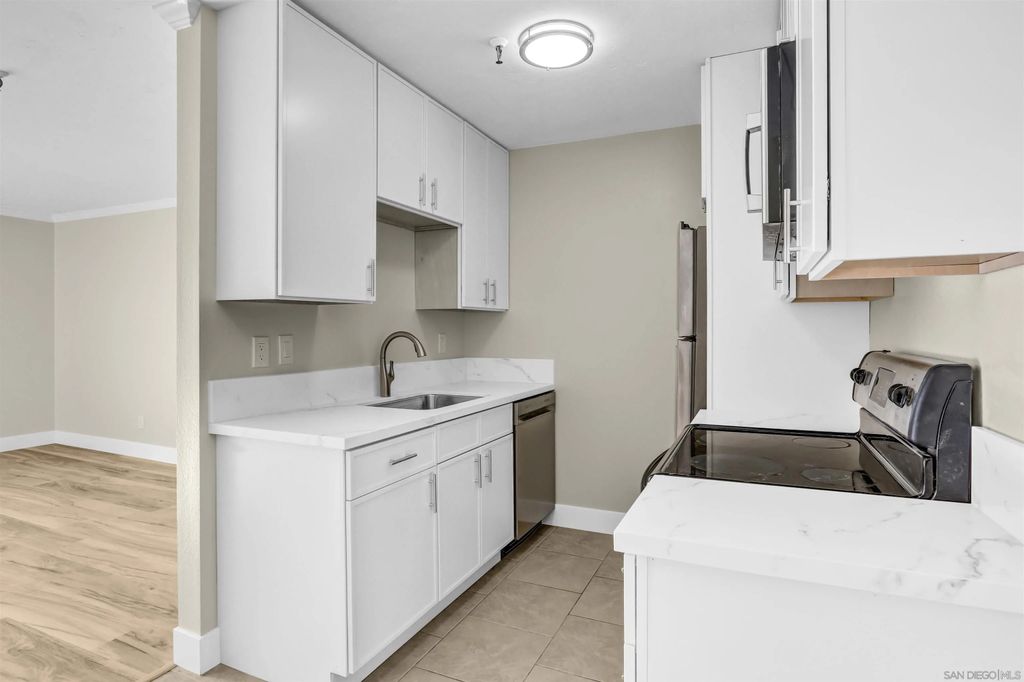 Photo of 4730 Noyes St #417, San Diego, CA 92109 (MLS # 2600144)