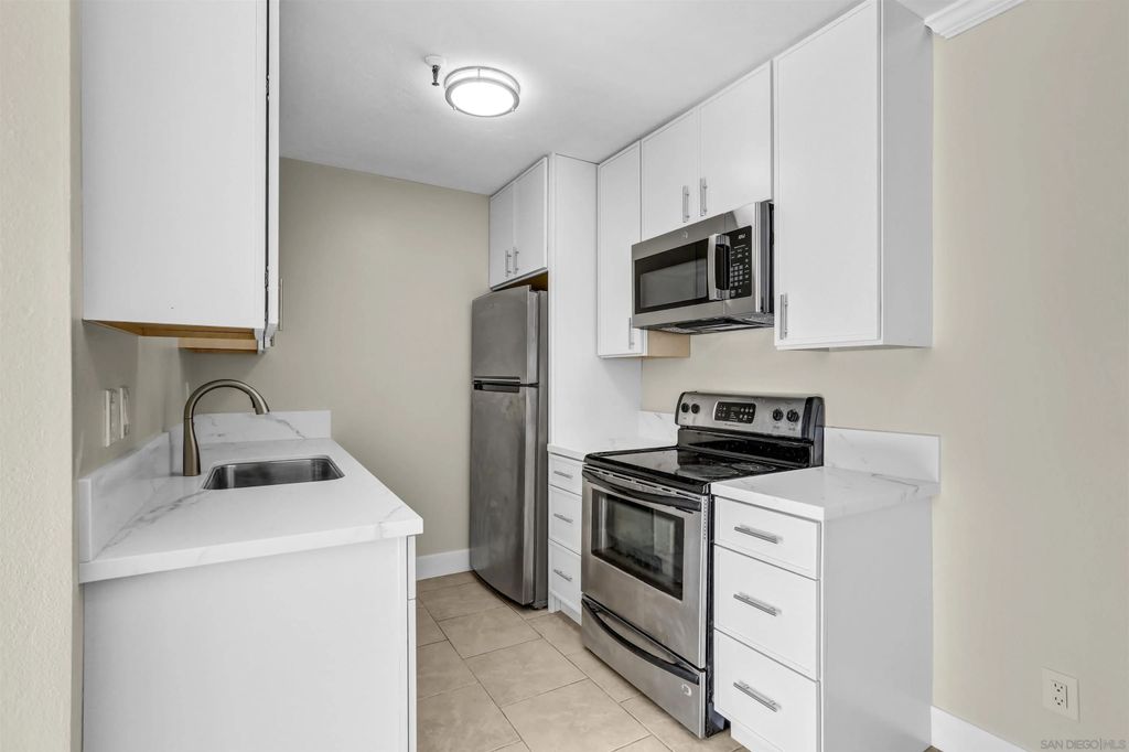 Photo of 4730 Noyes St #417, San Diego, CA 92109 (MLS # 2600144)