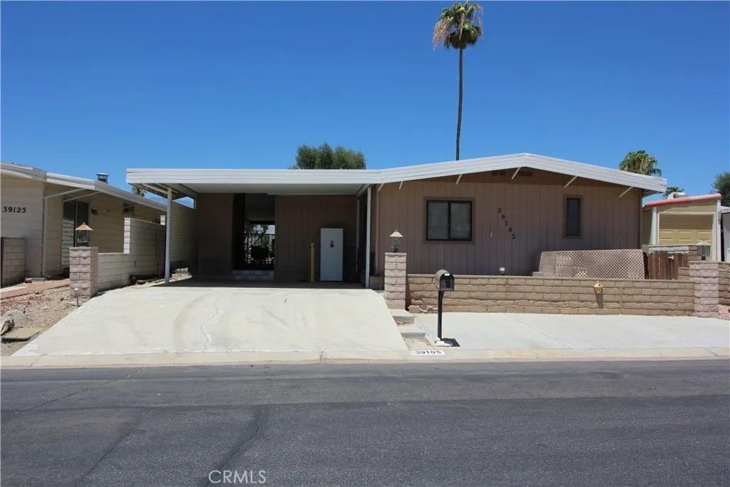 Photo of 39105 Manzanita DR, Palm Desert, CA 92260 (MLS # CV26140594)
