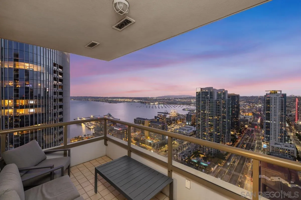 700 W E St 3502