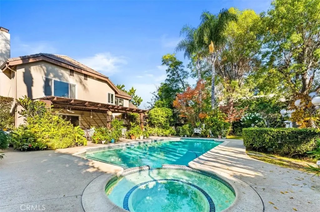 176 E Blue Mountain
