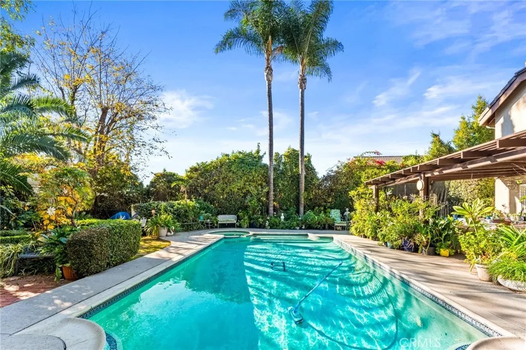 176 E Blue Mountain