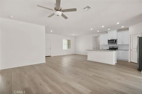 Tiny photo for 14811 Indigo, Apple Valley, CA 92307 (MLS # SW25255596)