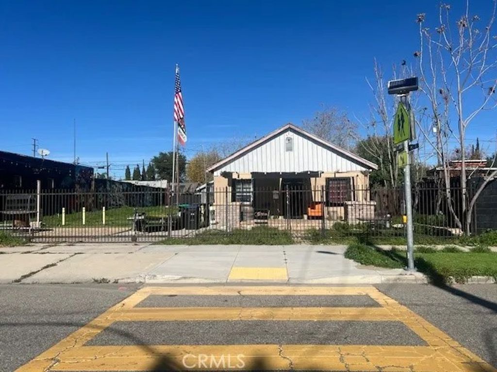 Photo of 125 E O St, Colton, CA 92324 (MLS # DW26011696)