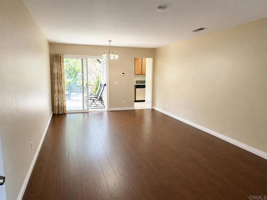 4552 Beverly Glen Drive