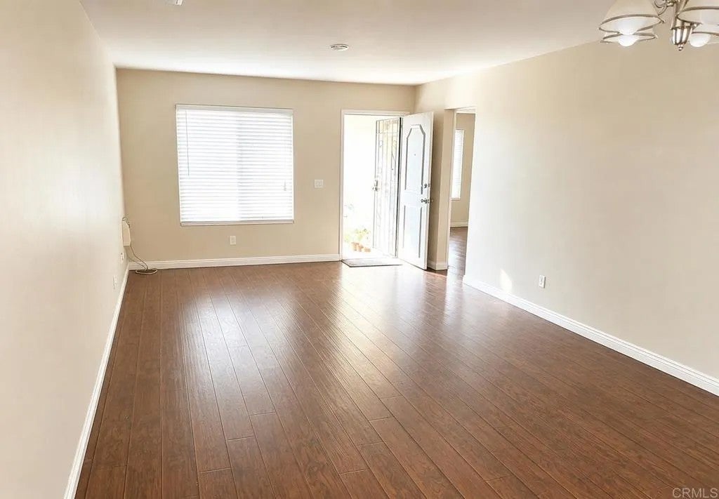 4552 Beverly Glen Drive