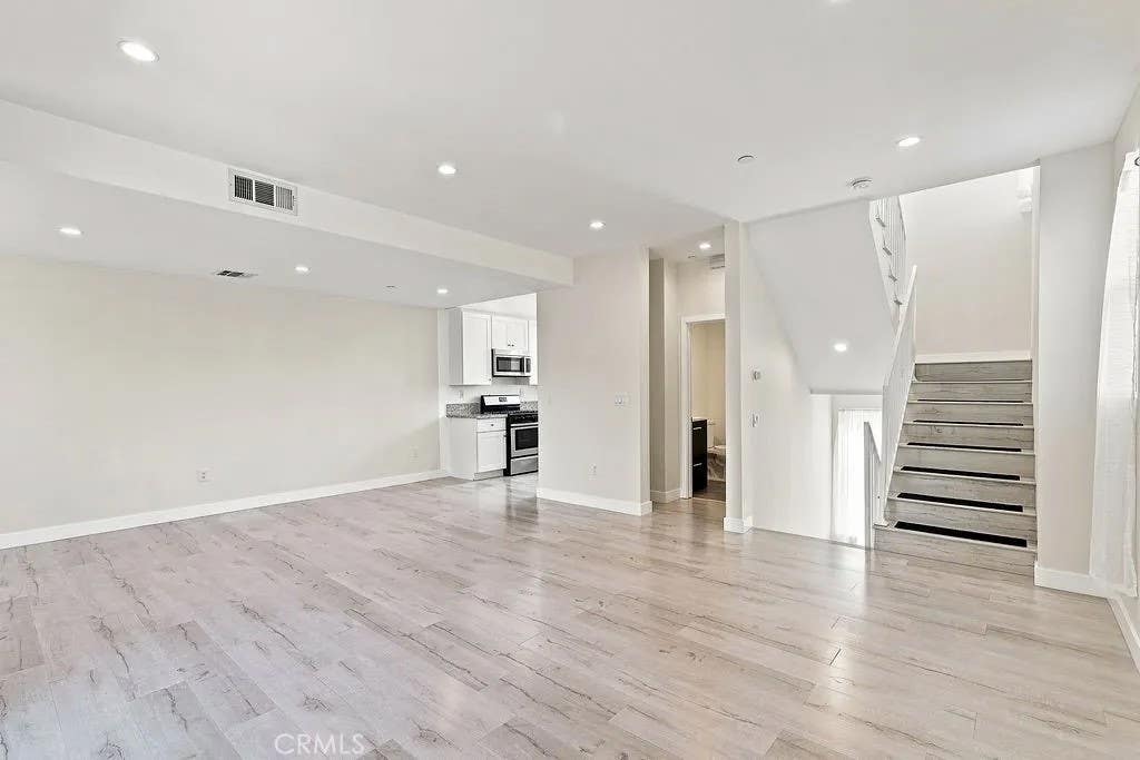 Photo of 15340 Lassen ST, Los Angeles, CA 91345 (MLS # SR26163725)