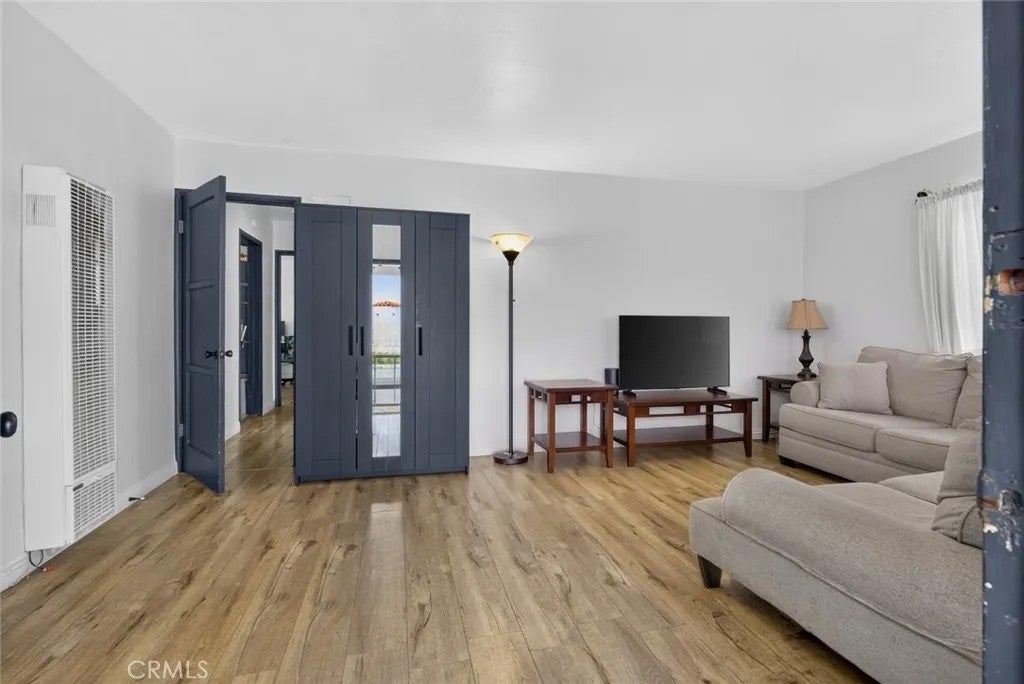 1530 W 81st Street