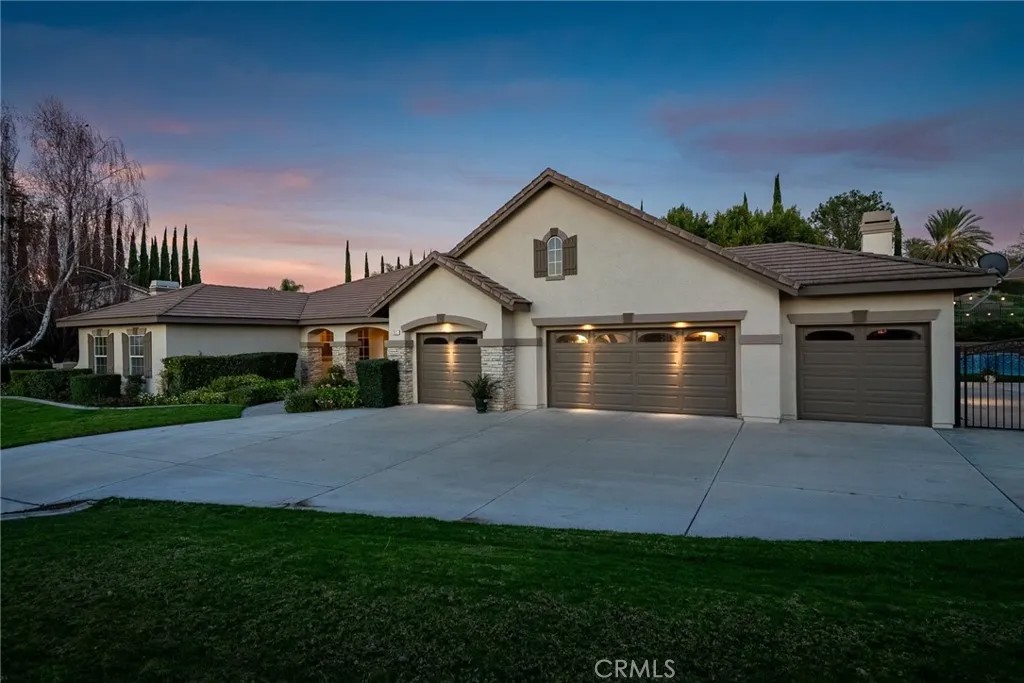 7470 Chateau Ridge Lane