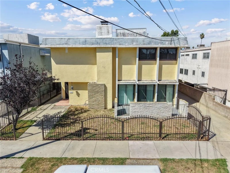 145 W Hillcrest