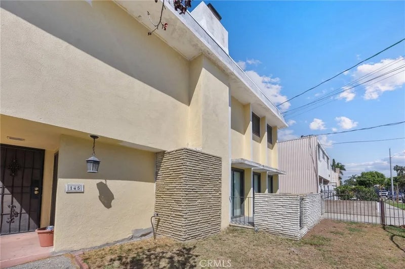 145 W Hillcrest