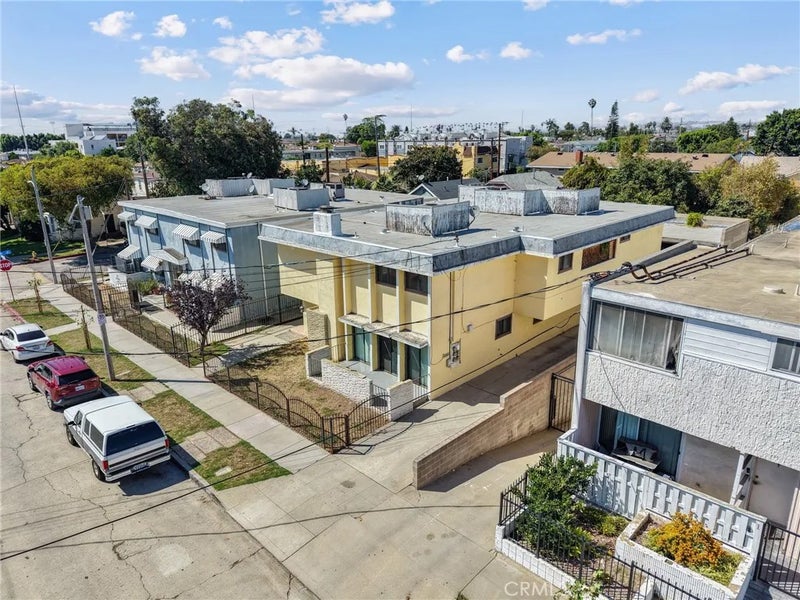 145 W Hillcrest