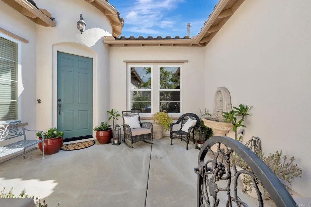 728 Crooked Path Place