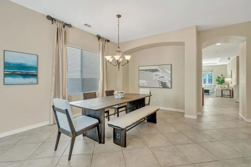 728 Crooked Path Place
