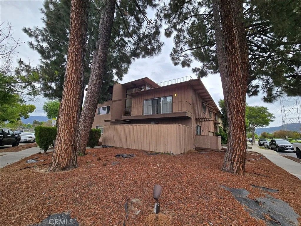 Photo of 3650 W Clark Ave, Burbank, CA 91505 (MLS # SR26086739)