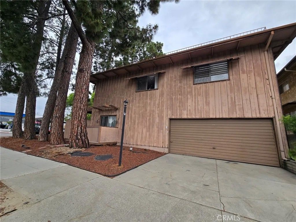 Photo of 3650 W Clark Ave, Burbank, CA 91505 (MLS # SR26086739)