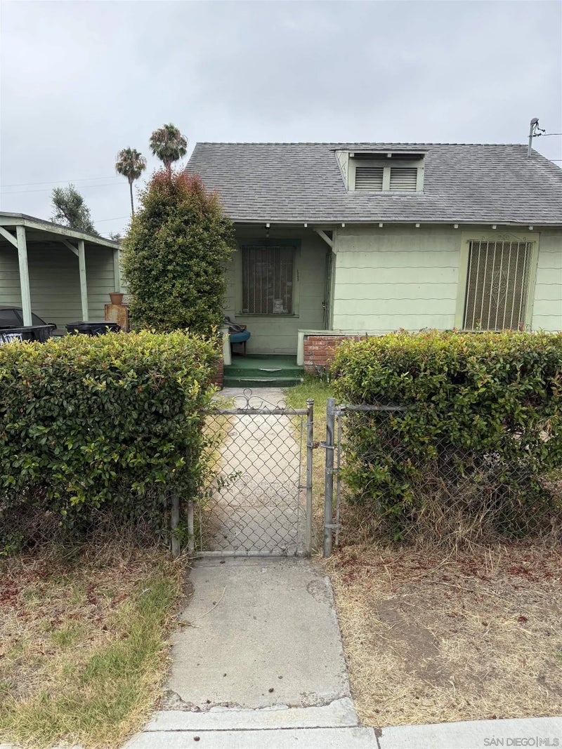 3203 Webster Ave