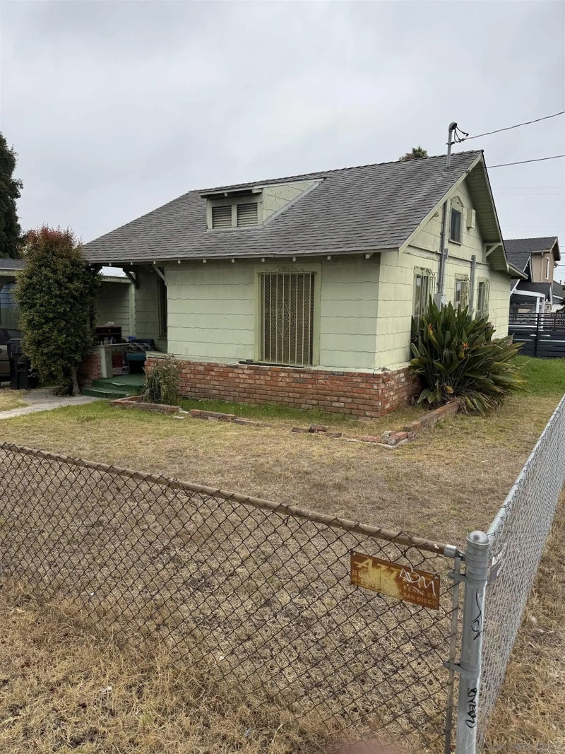 3203 Webster Ave