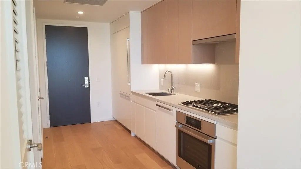 Photo of 877 Francisco Street #1720, Los Angeles, CA 90017 (MLS # CV26005879)
