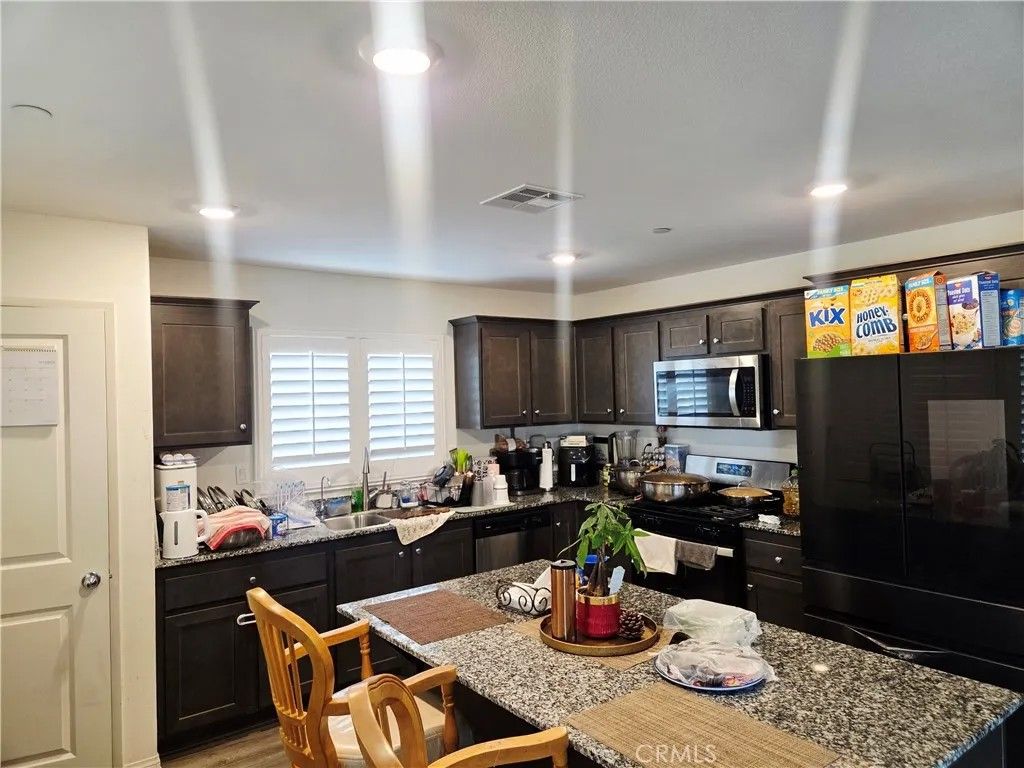 Photo of 1821 Bridle Trail, San Jacinto, CA 92582 (MLS # DW25186215)