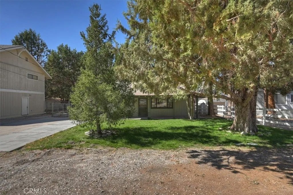 1345 E Country Club