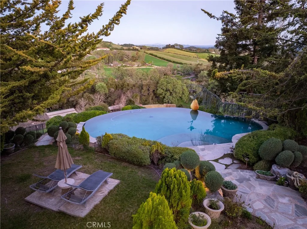 5405 Vineyard Drive
