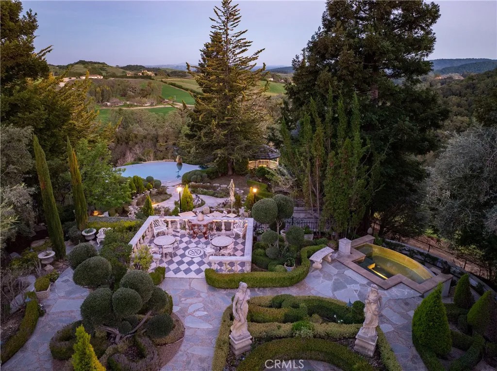 5405 Vineyard Drive