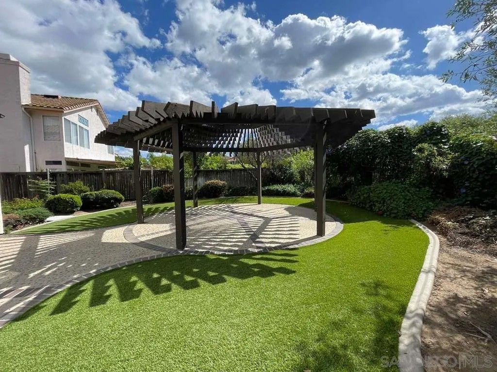 Photo of 40095 Gibraltar Dr, Murrieta, CA 92562 (MLS # 260007887)