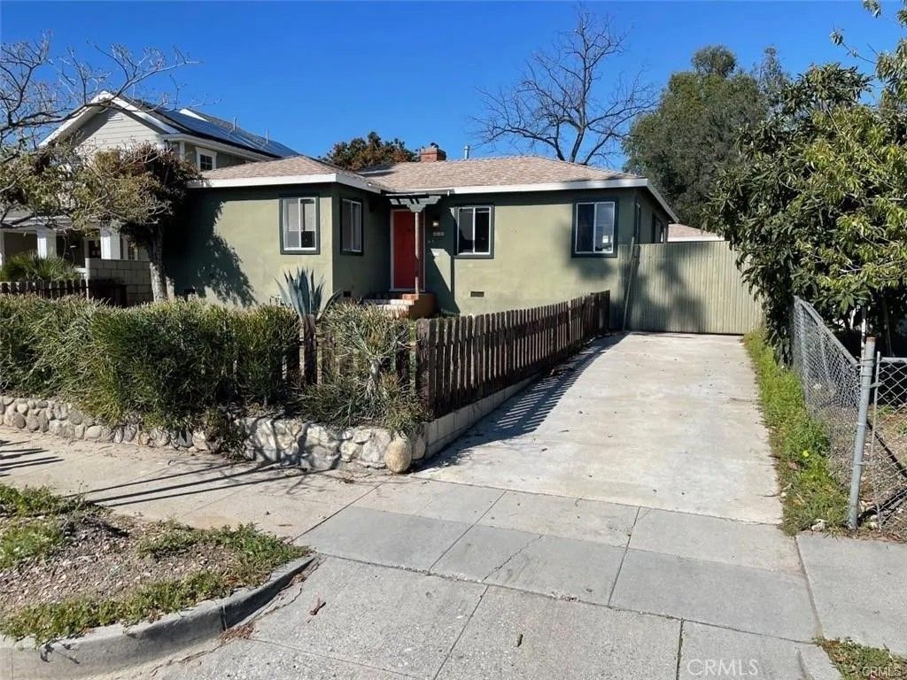 Photo of 691 W Washington Boulevard, Pasadena, CA 91103 (MLS # GD26011158)