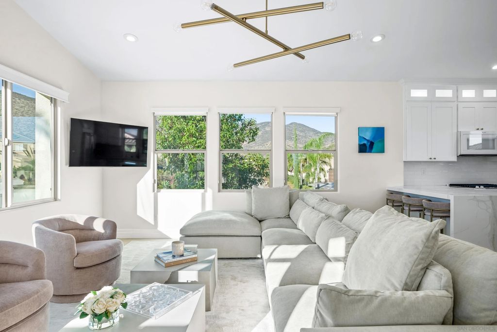 Photo of 424 Agua Vista Dr, Chula Vista, CA 91914 (MLS # 260009383)