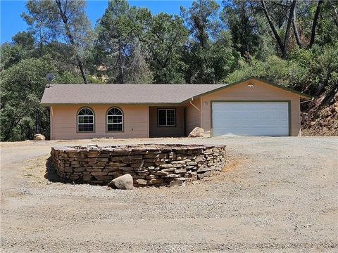 Photo of 4729 Lookout Mountain Road, Mariposa, CA 95338 (MLS # MP25281212)