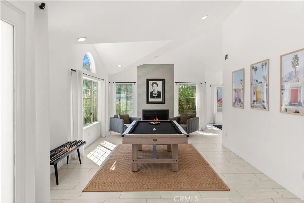 53245 Avenida Martinez