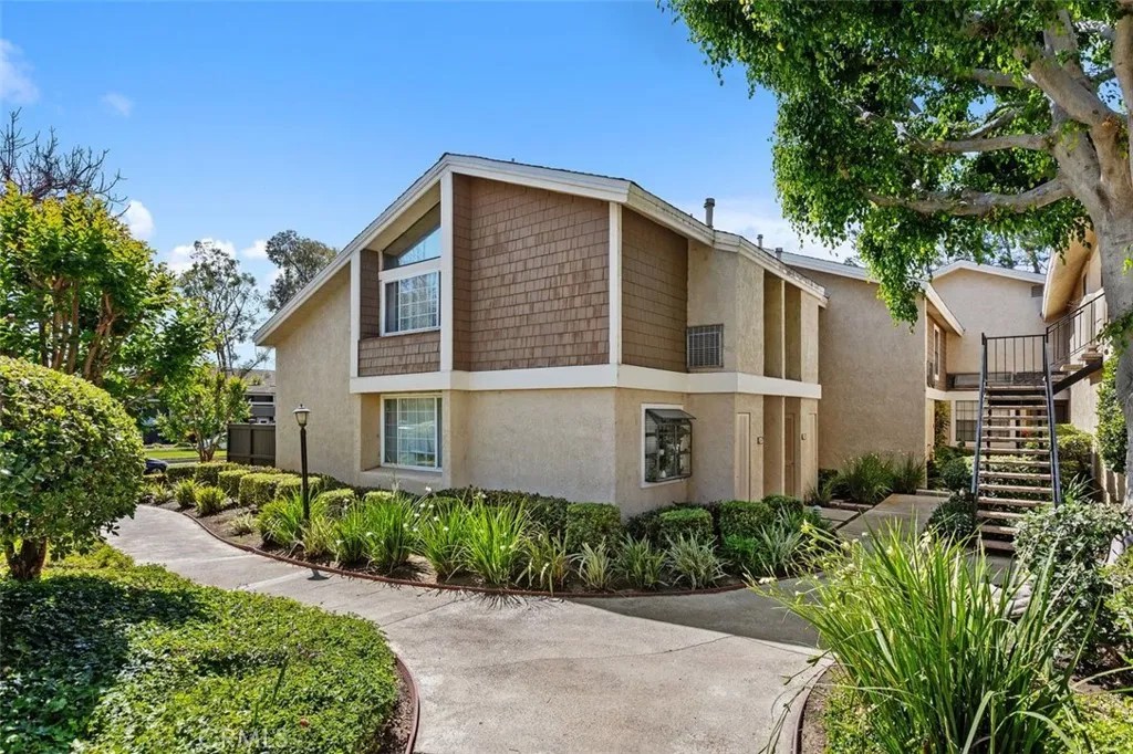 26 Lakepines
