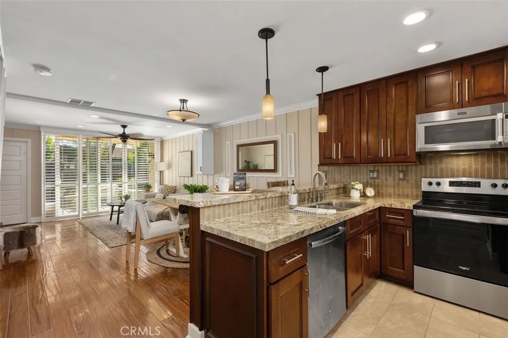 26 Lakepines
