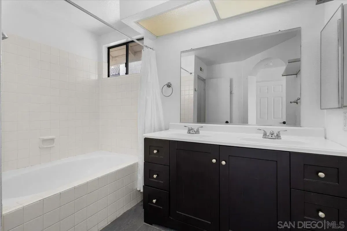 Chula Vista, California 91913, United States, 3 Bedrooms Bedrooms, ,3 BathroomsBathrooms,Residential,Active,169416