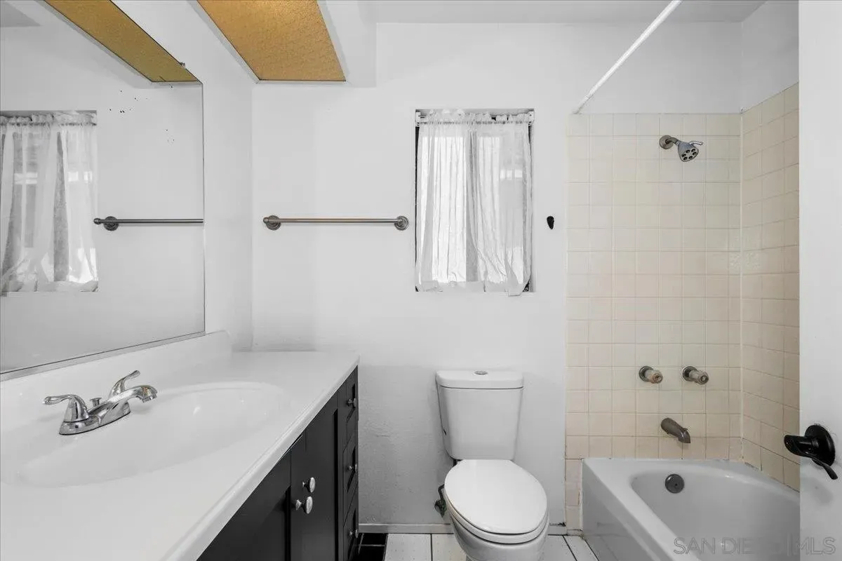 Chula Vista, California 91913, United States, 3 Bedrooms Bedrooms, ,3 BathroomsBathrooms,Residential,Active,169416