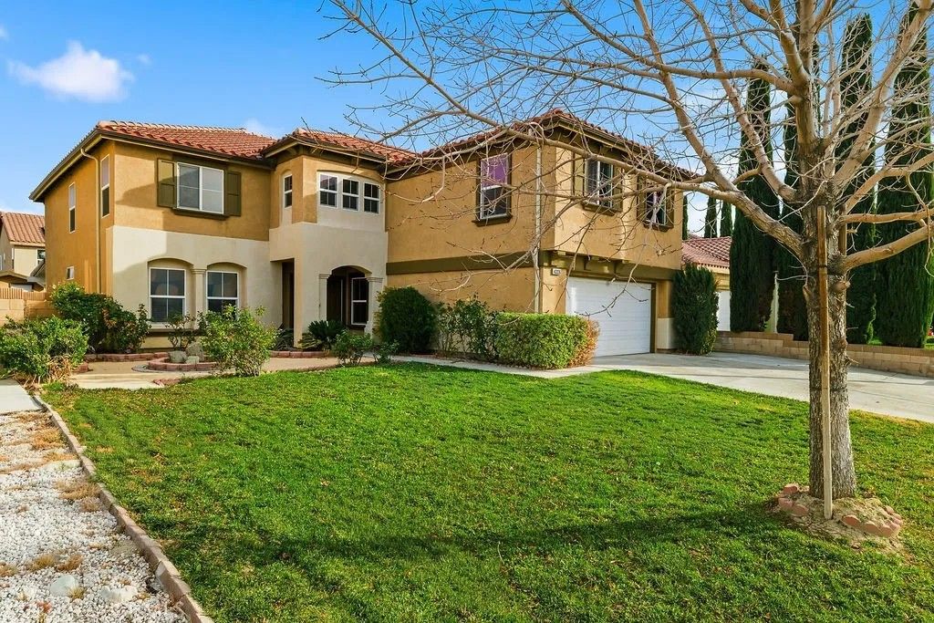 Photo of 43336 22nd St, Lancaster, CA 93536 (MLS # SR25281599)