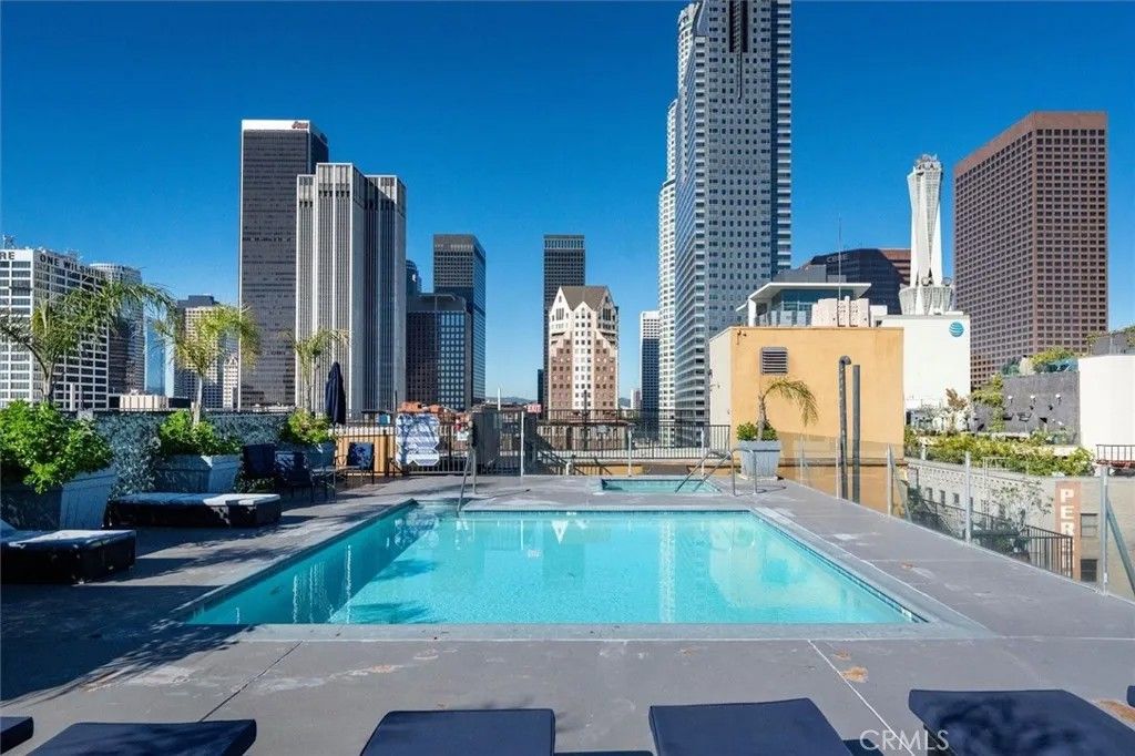Photo of 312 W 5th St #907, Los Angeles, CA 90013 (MLS # SR25279372)