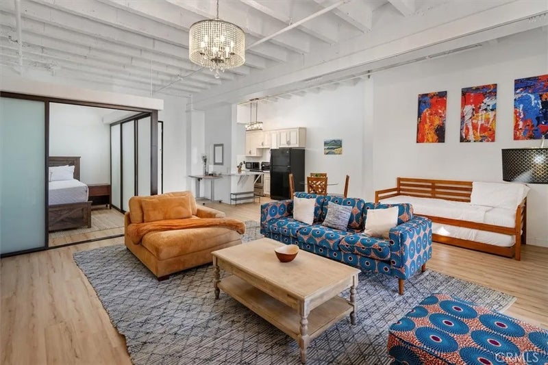 312 W 5th 907