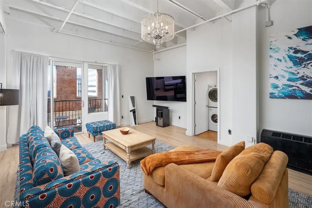 312 W 5th 907