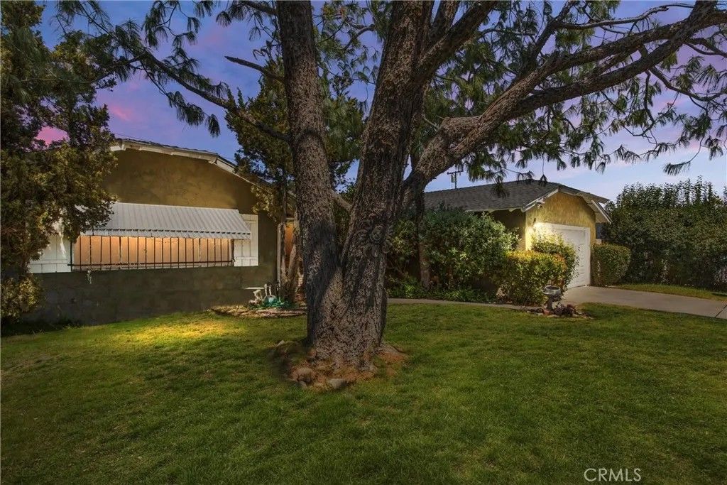 Photo of 450 W Cromwell St, Rialto, CA 92376 (MLS # IG26068944)