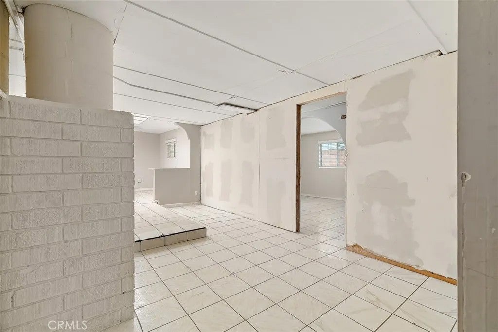 9591 Crestwood